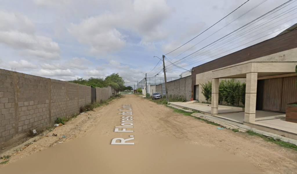 Buracos, lama e poeira: comerciantes e moradores relatam transtornos em rua sem pavimentação nas proximidades da Fraga Maia